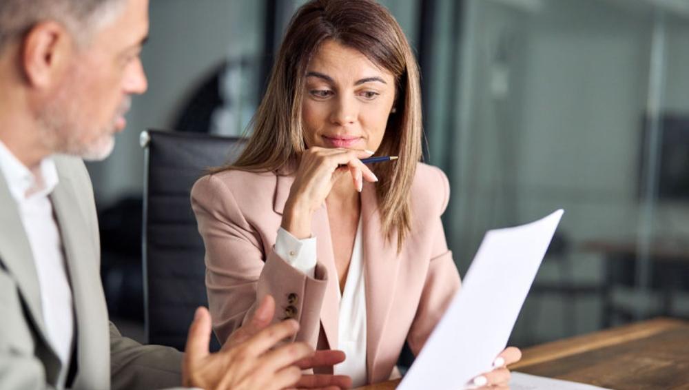 Как правильно облагать и учитывать премии: налоги, взносы и налоговые риски